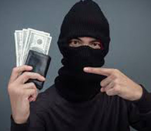 Фейкова допомога від ООН: на Сумщині шахраї ошукали жінок на 72 тис. грн