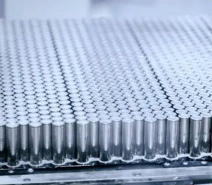 Tesla будет покупать больше японских аккумуляторов Panasonic