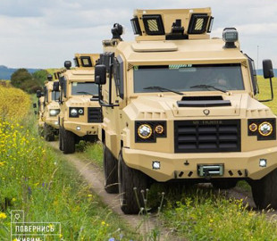 Фонд "Повернись живим" придбав 11 бронемашин для морпіхів, які обороняли Маріуполь
