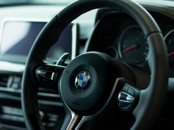 В BMW представили разработку необычного руля