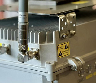 Українці створили нову портативну систему РЕБ для придушення ворожих FPV, яка важить лише 10 кг