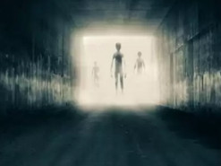 Мужчина заявил, что снял на камеру серебряное существо с тремя пальцами