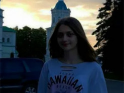 Я сожгу эти украинские флаги: студентка из Сум "прославилась" в сети и поспешила извиниться