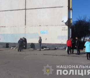 В Харькове мужчина посреди улицы напал на женщину и отобрал у нее телефон