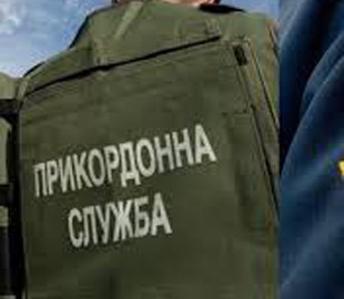 Митники зупинили українця, який намагався вивезти до Румунії карти та GPS-трекери на понад 670 тисяч гривень