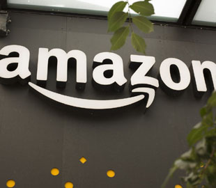 Работники Amazon выступили против сотрудничества компании с властями США