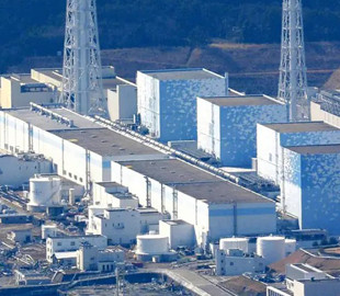 Невідомі безпілотники вторглися в закритий простір над японською АЕС