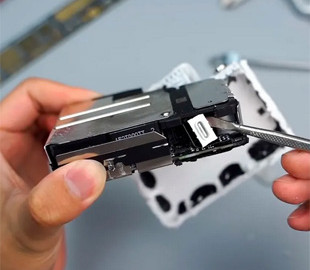 Зарядное устройство ноутбука MacBook Pro 16 невозможно разобрать, не сломав