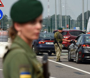 Кабмін змінив правила виїзду однієї з категорій чоловіків: що нового