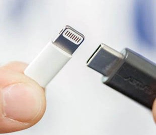 Компанию Apple могут заставить отказаться от разъема Lightning