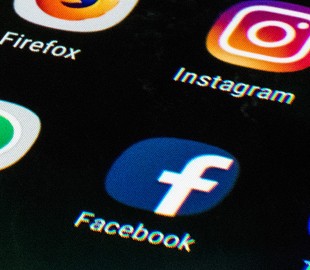 Франция выявит неплательщиков налогов по постам в соцсетях
