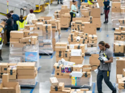 Нові тарифи Трампа: американці платять до $50 за посилки з Китаю