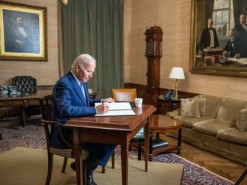 Наглядова рада Facebook розслідує «deepfake» Байдена