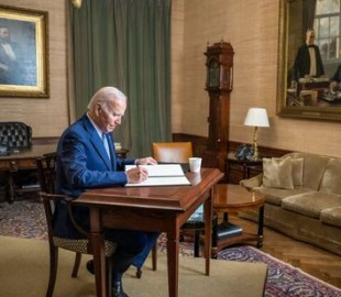 Наглядова рада Facebook розслідує «deepfake» Байдена