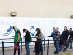 Таможенники в США нарушают процедуру осмотра электронных устройств пассажиров