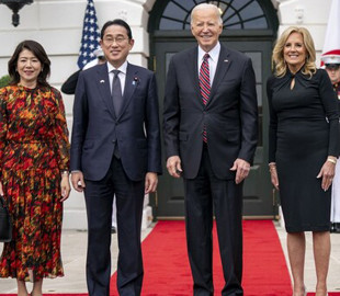 Байден та прем'єр Японії укладуть низку угод у сфері оборони та космосу