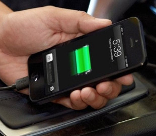 Чому заряджання ґаджетів від прикурювача може обернутися пожежею в авто