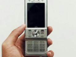 Чому українці досі купують кнопкові телефони у 2025 році