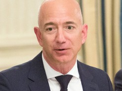 Безос об освоении космоса: «Нам нужен орбитальный Марк Цукерберг»