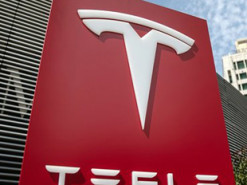 Прибыль Tesla: Маск разослал письма работникам с просьбой поработать