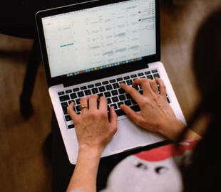 Онлайн-шахраї ошукали двох жінок на понад чверть мільйона гривень