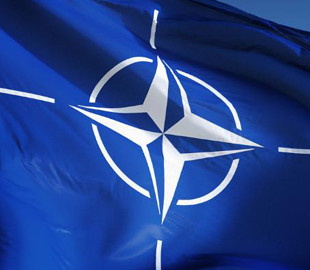 НАТО начинает переговоры об использовании технологий ИИ в оружии