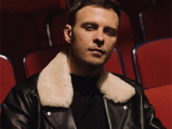 Поміняв мікрофон на зброю: Макс Барських готується воювати проти РФ