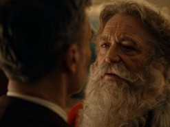 Почтовая служба Норвегии выпустила рождественский ролик с Сантой-геем