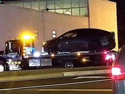 Автопилот Tesla Model X съехал с дороги и попал в ДТП, не дав водителю вернуть себе управление