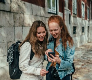 Українці не платитимуть за роумінг в Європі: в уряді назвали дату