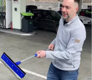 Арестович мив авто на заправці та сказав, що його "вигнали з ОП"