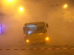 У Києві через прорив теплотраси утворилася нова "річка"