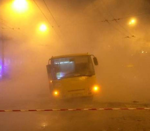 У Києві через прорив теплотраси утворилася нова "річка"