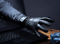 В Україні зростає кількість шахраїв, які вимагають гроші з родичів полонених