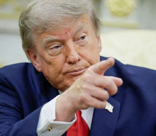 Рішення Трампа щодо медіа обернулося конфузом під час його виступу: що сталося