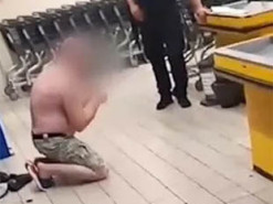 На Киевщине мужчина после отказа продать алкоголь разбил дверь в магазине, а потом стрелял в полицейских