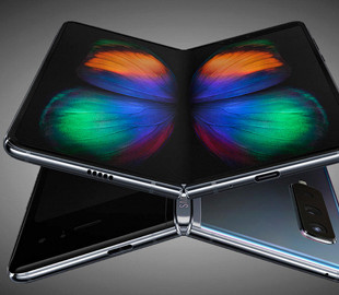 Samsung обновила до Android 12 свой первый гибкий смартфон