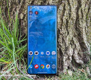 Опубликовано живое фото смартфона Motorola Edge+