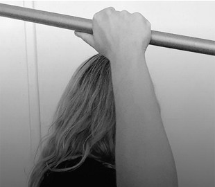 У Луцьку колишні однокласниці так билися, що одна отримала інвалідність