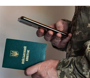 Калуський суд оштрафував оператора ТЦК, який за 9 тис. доларів обіцяв зняти з розшуку чоловіків