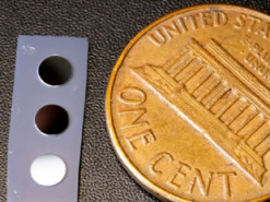 Инженеры разработали мощный фотонный чип размером с монету