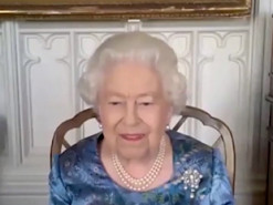 Королева Британии Елизавета ІІ научилась проводить встречи в Zoom
