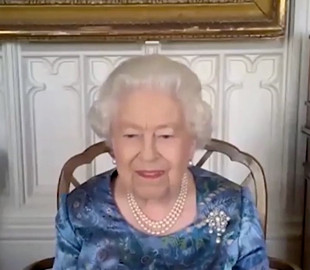 Королева Британии Елизавета ІІ научилась проводить встречи в Zoom