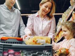 Якими продуктами варто запастися на зиму: базовий набір, який рятує життя