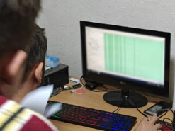 Поліцейські ліквідували діяльність ботоферми, з якої 23-річний українець отримував прибуток в рублях