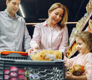 Якими продуктами варто запастися на зиму: базовий набір, який рятує життя