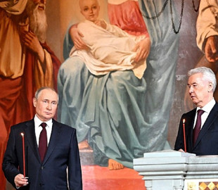 Кремль опубликовал старые фото Путина, выдав их за пасхальное богослужение 24 апреля