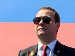 Пояснення божевільних постів та заяв. Від Дмитра Медведєва пішла дружина — ЗМІ