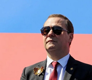 Пояснення божевільних постів та заяв. Від Дмитра Медведєва пішла дружина — ЗМІ