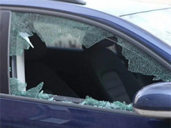 Злодії навчилися заглядати в салони тонованих машин за допомогою айфонів